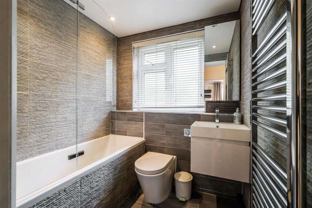 102 Brading Crescent-4_web.jpg