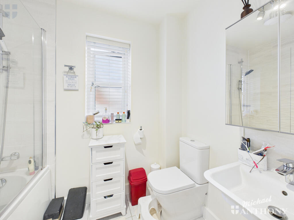 CAM03852G0-PR0493-STILL003