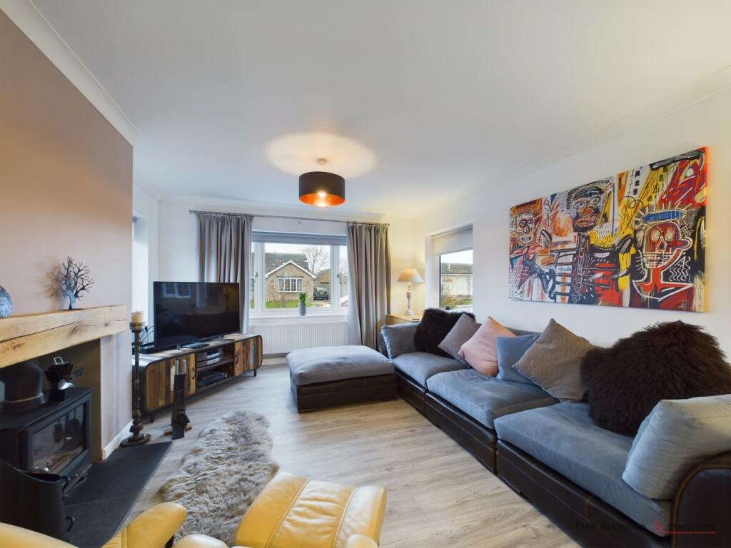 Lounge/Dining Area