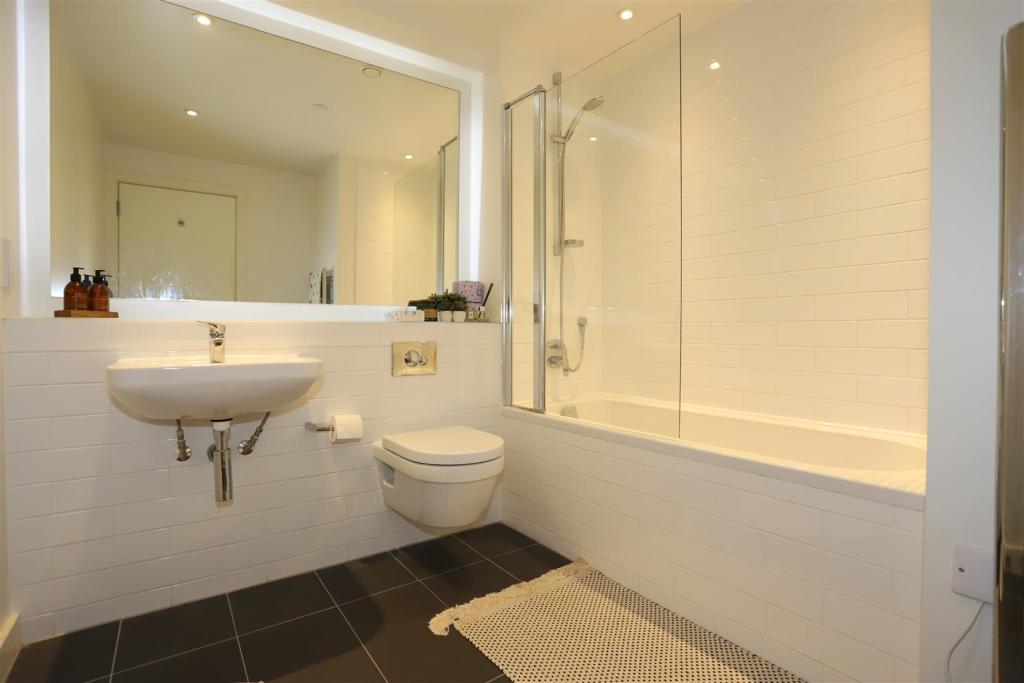 Bathroom.JPG