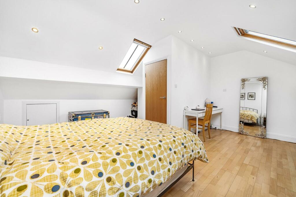 Bedroom 1.jpg
