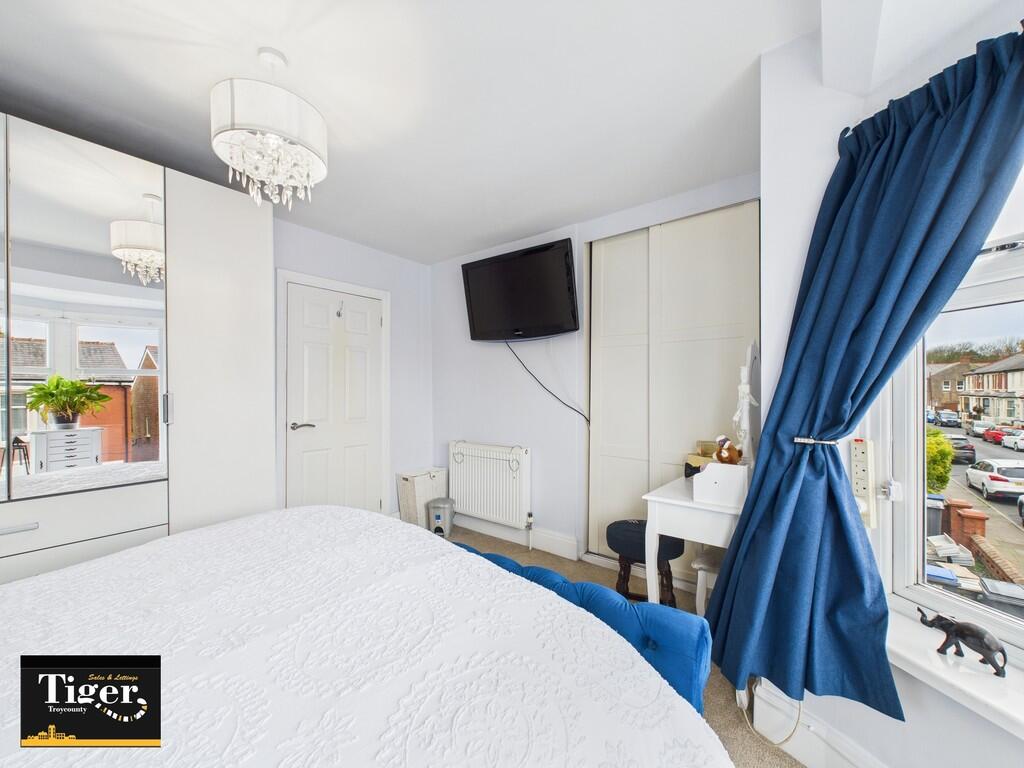 CAM02176G0-PR0553...