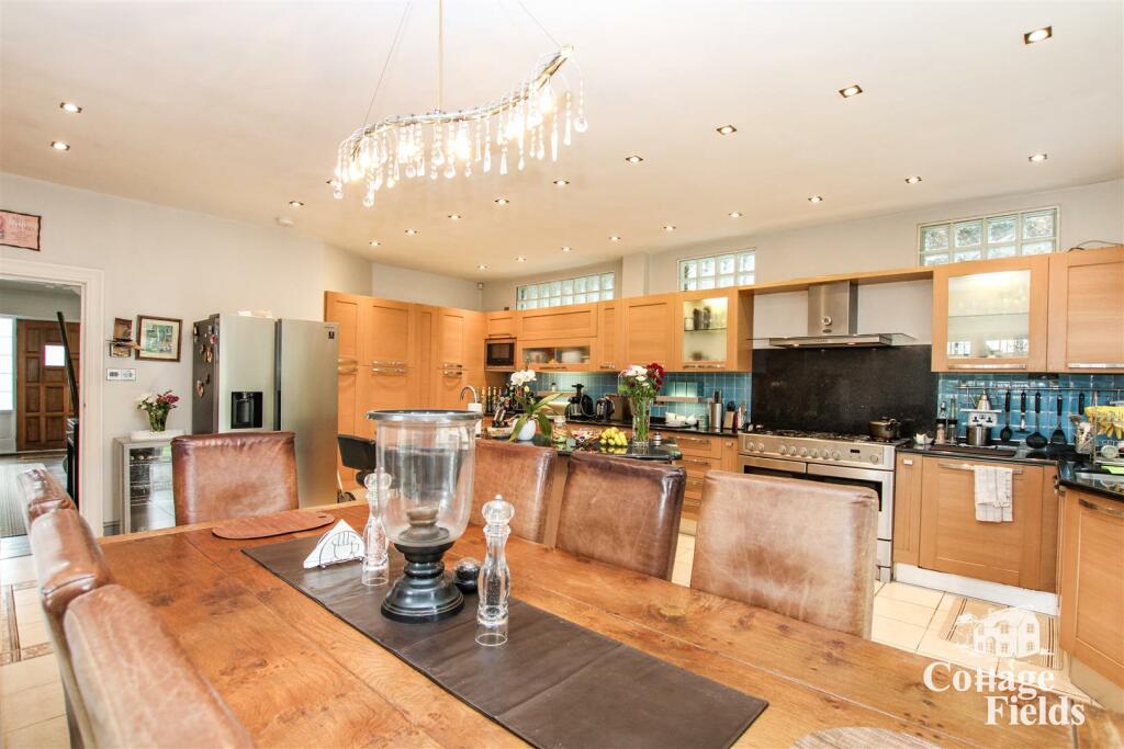 kitchen (2).JPG