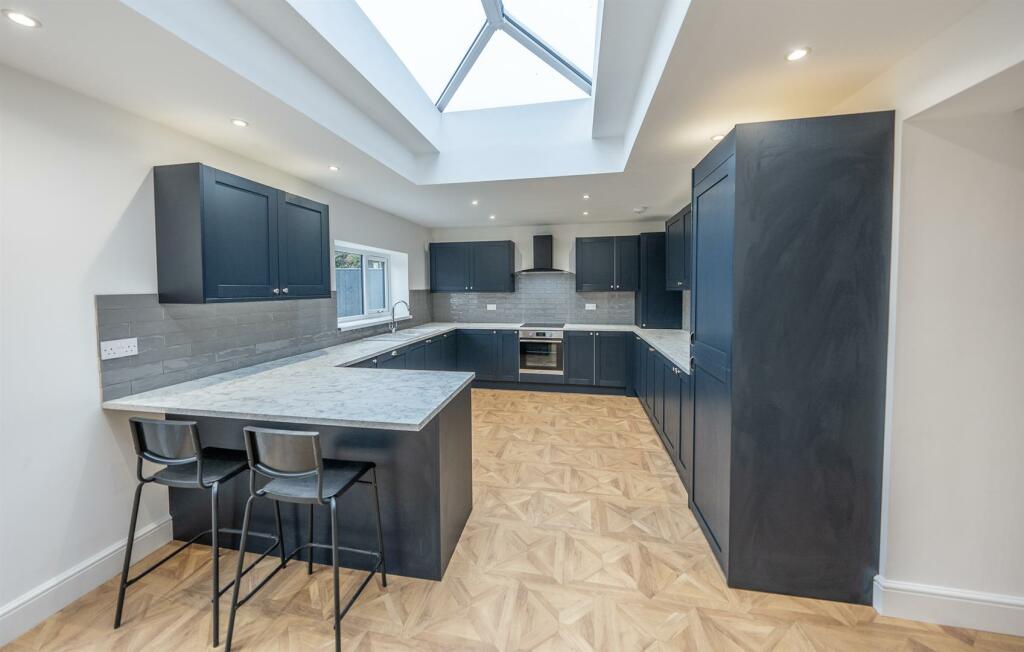 KITCHEN / DINING / LIVING