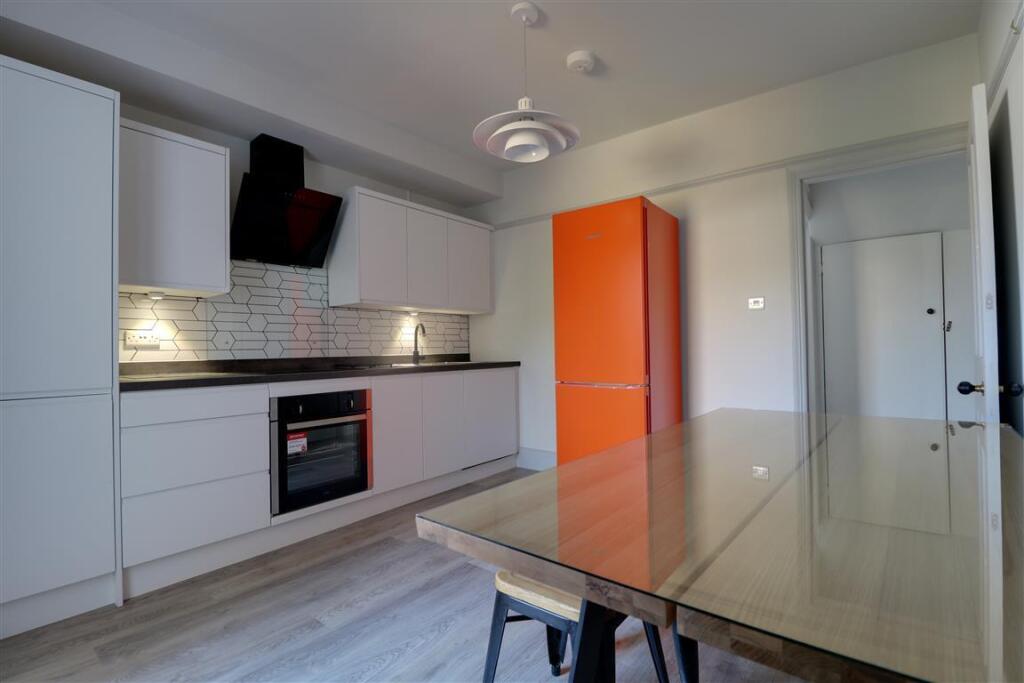 Kitchen (2) (Medium).jpg