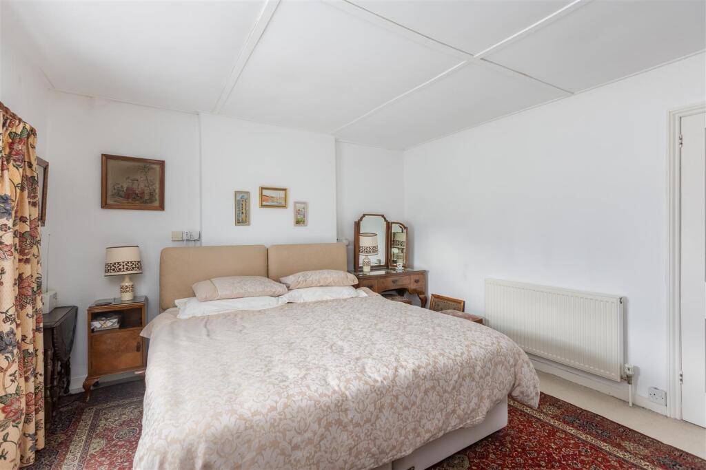 South Cottage Bedroom 1-3.jpg