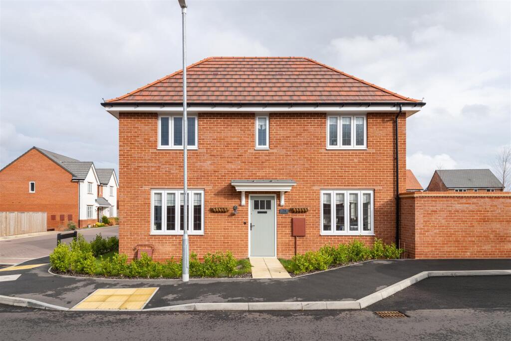 FRONT OF HOUSES 2 .jpg