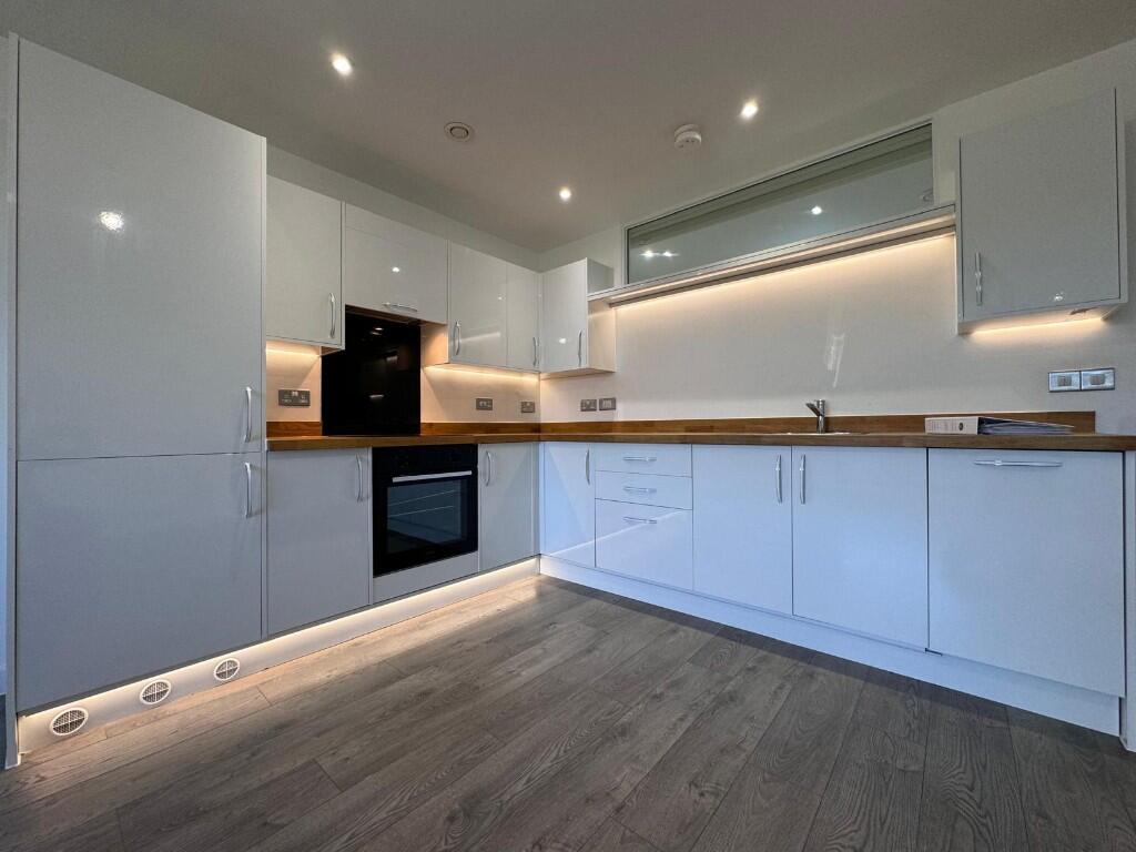 To rent 2 bed in Har