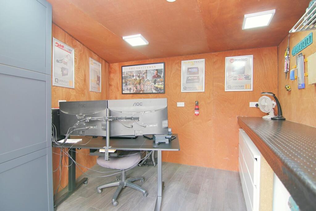 OUTBUILDING / HOME OFFICE