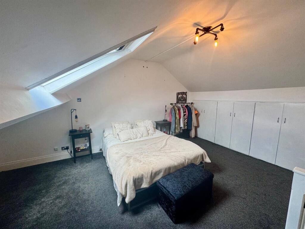Bedroom 2b.jpg
