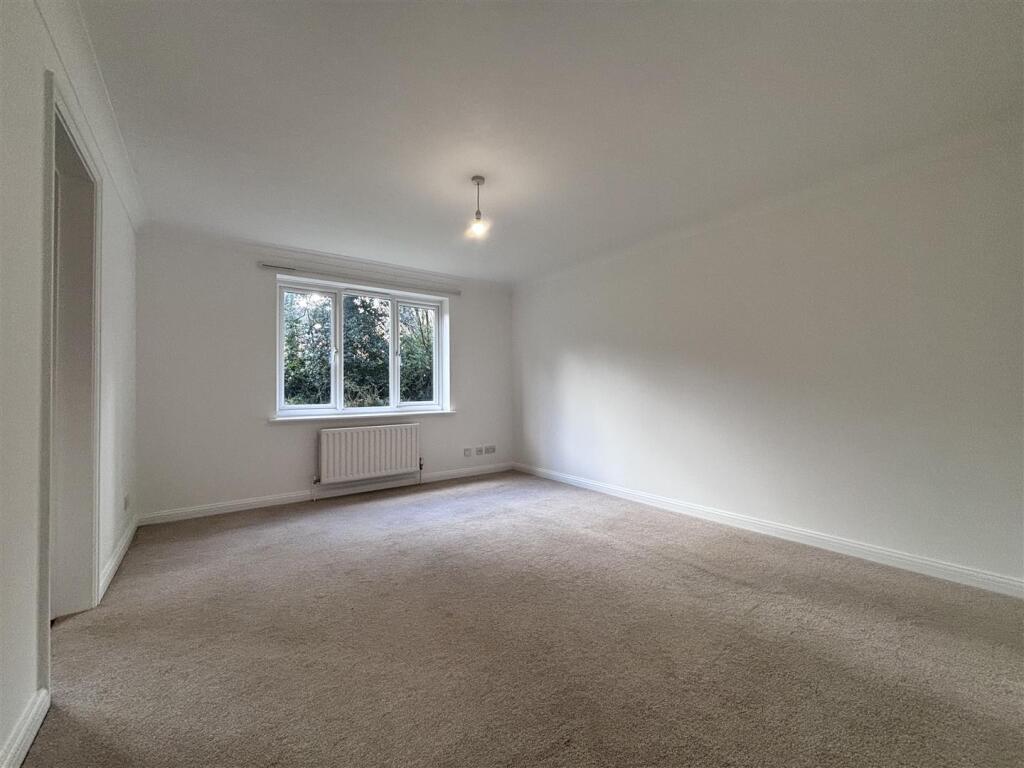 Lounge Greenacres.jpg