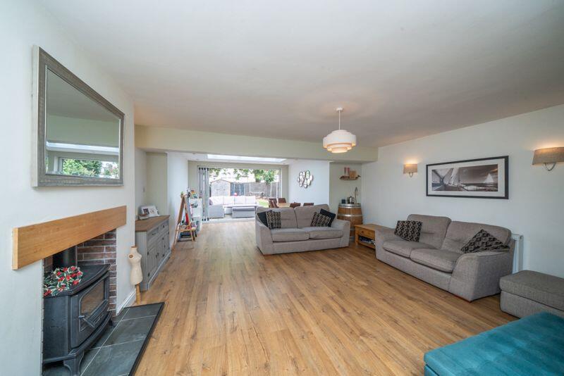 OPEN PLAN LIVING/DINING