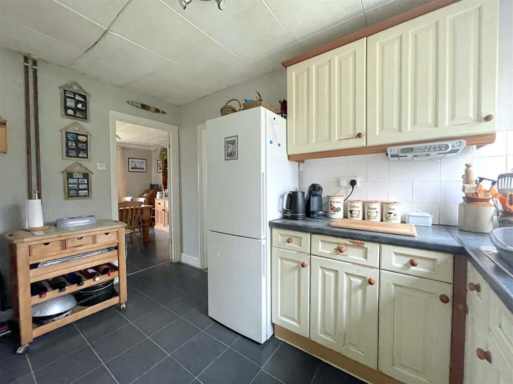 Kitchen (2).jpeg