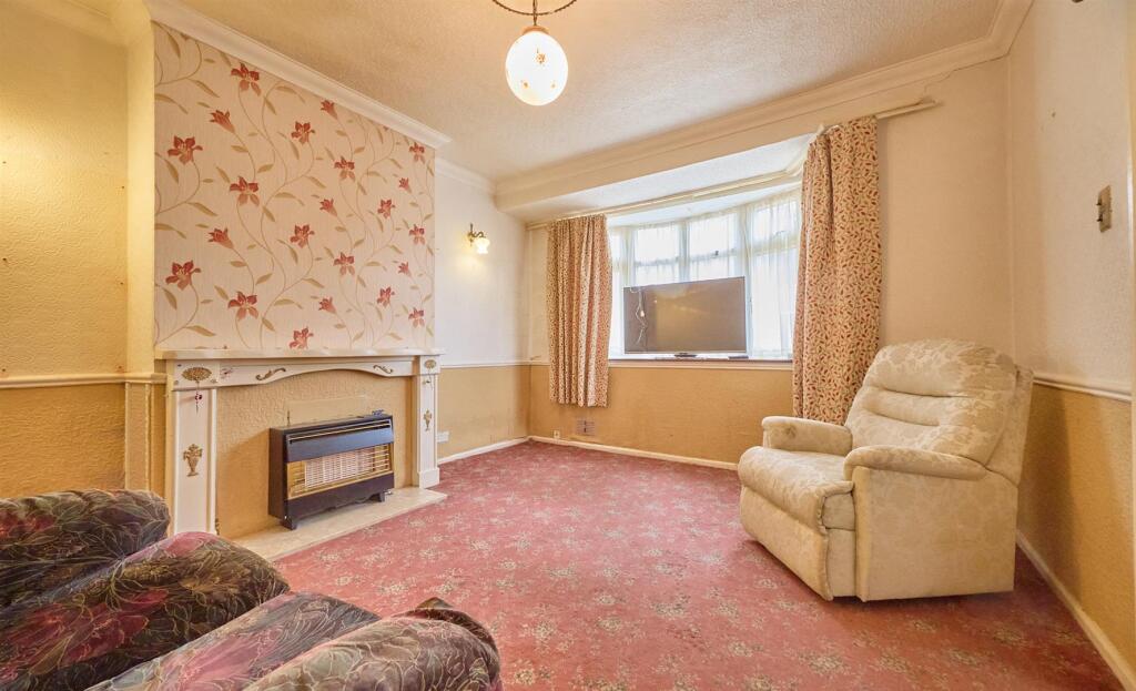 Lounge to front