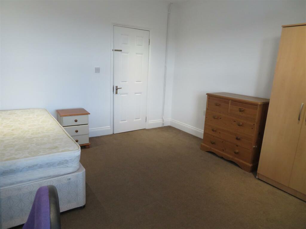 257 Francis Bed5a.JPG