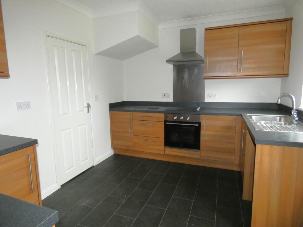 Pic 2 Kitchen (6).JPG
