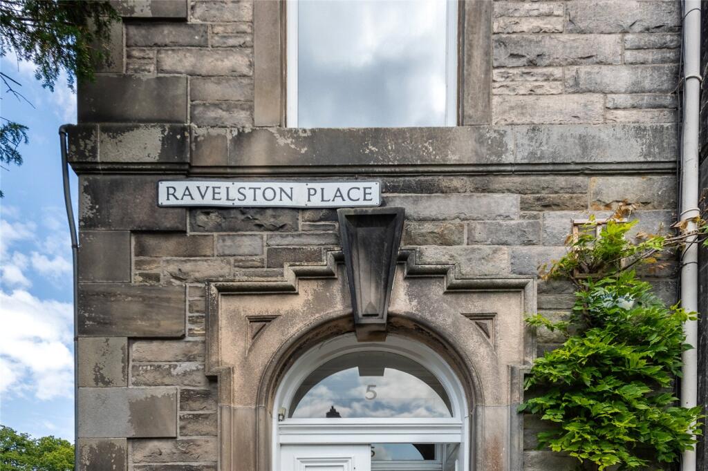 Ravelston Place 0383