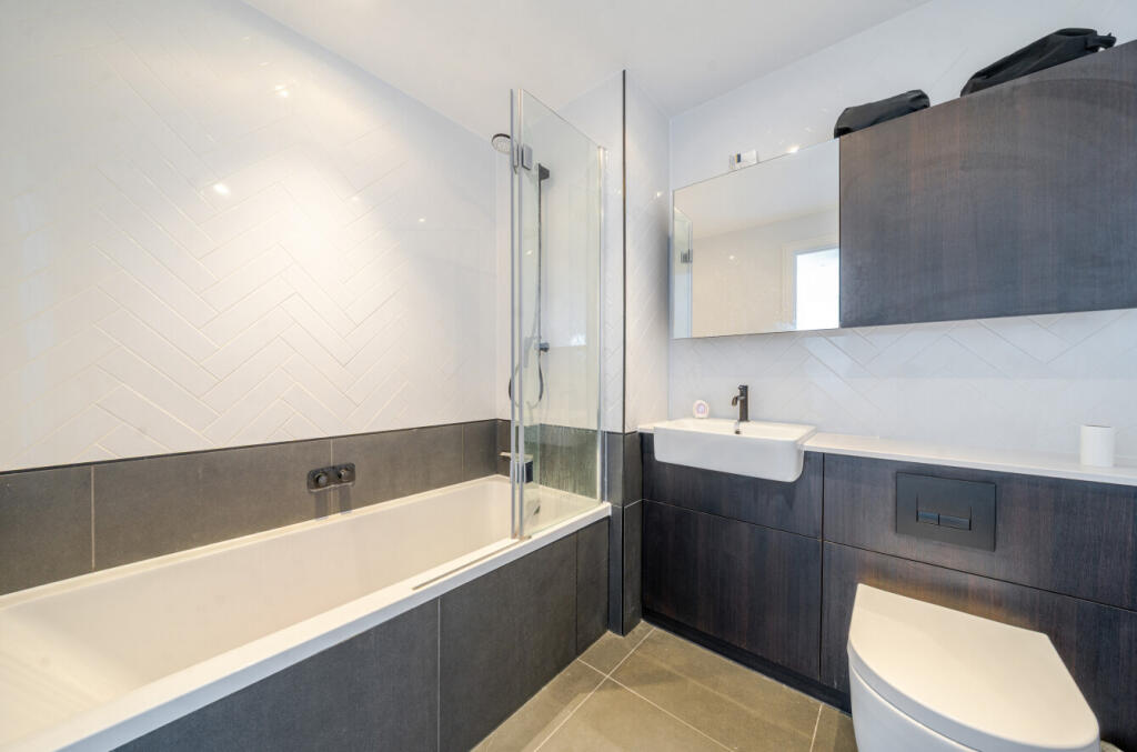 1319823-15-686d3c...