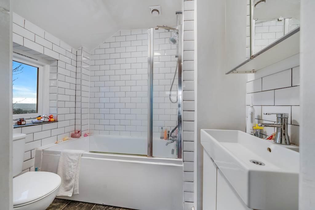 10-6ed581983 - HG...