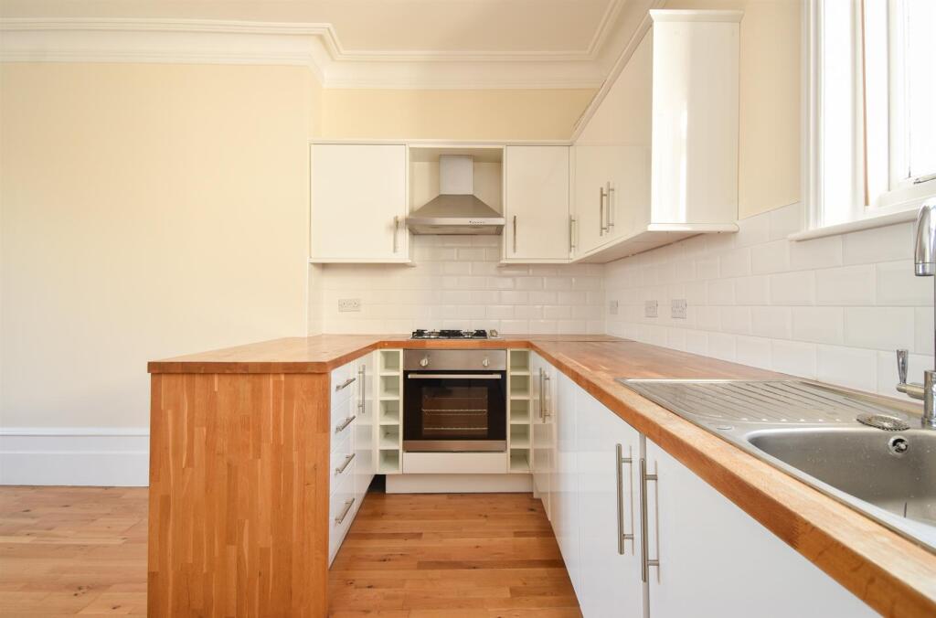 Open plan living &amp; kitchen