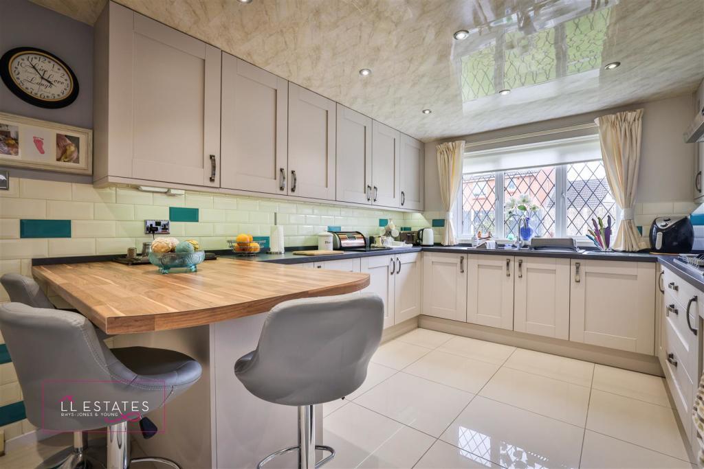 Kitchen 1.jpg