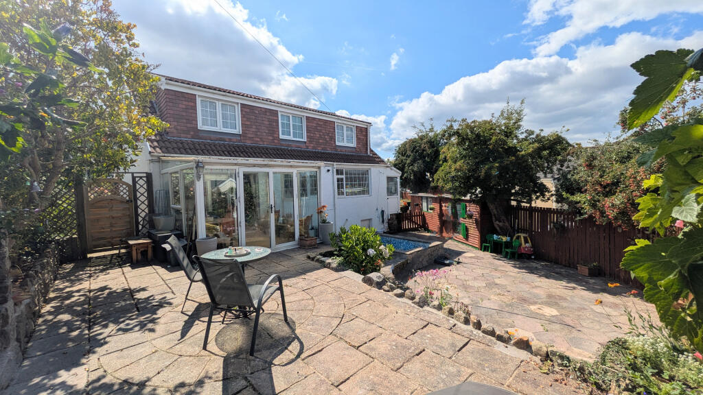 PXL_20250822_112944754.MP~2