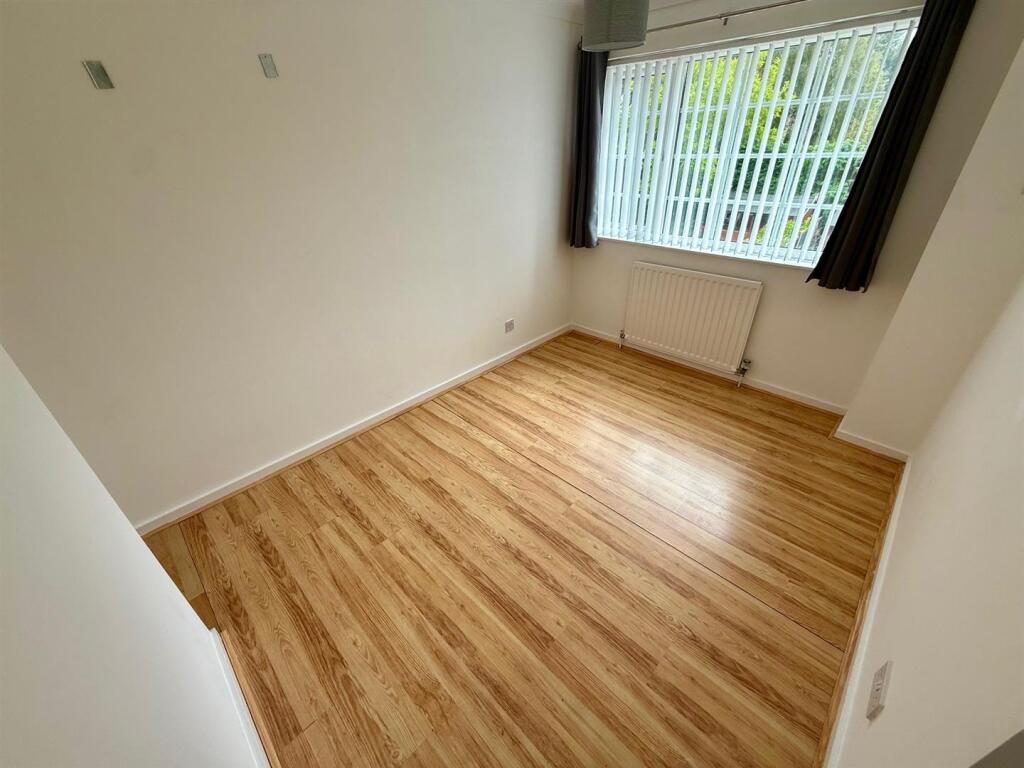 PR10 Bed2.jpg