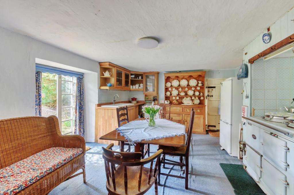 5- Kitchen