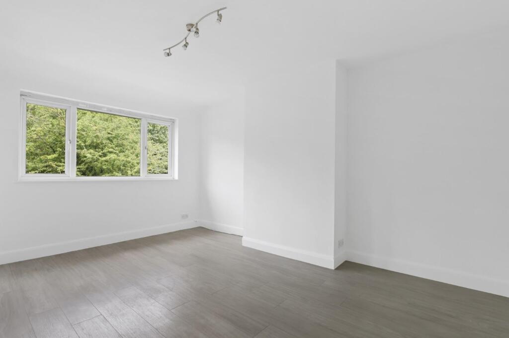 07-efa8JHPropWorld - 23 Meadow Close - 21 (1).JPG