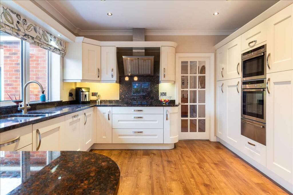 LIVING KITCHEN