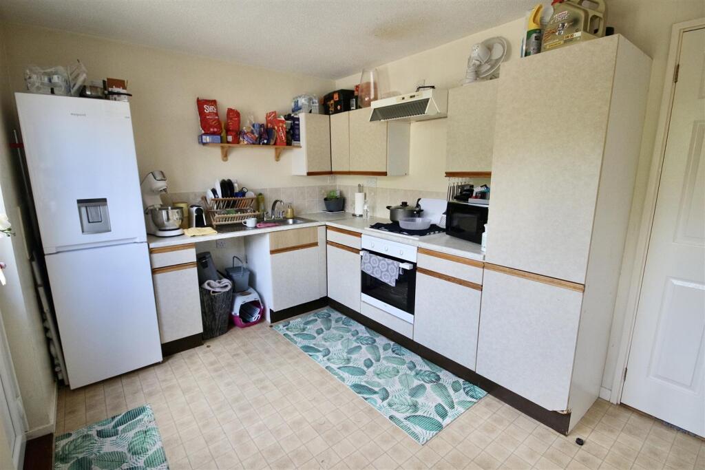 Kitchen: