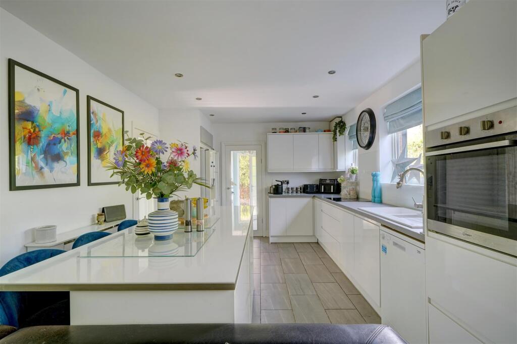 7 The Avenue (8).jpg