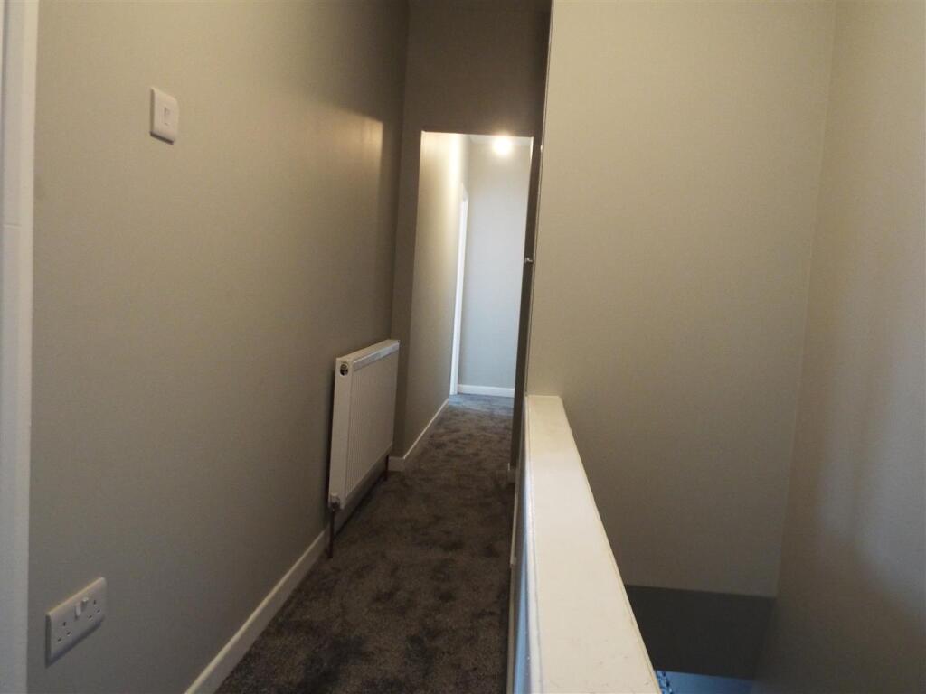 STAIRS/LANDING