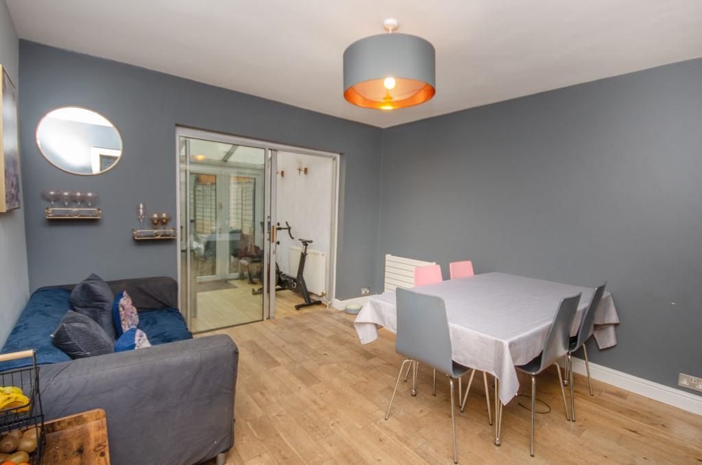 Dining room pic 2.jpg