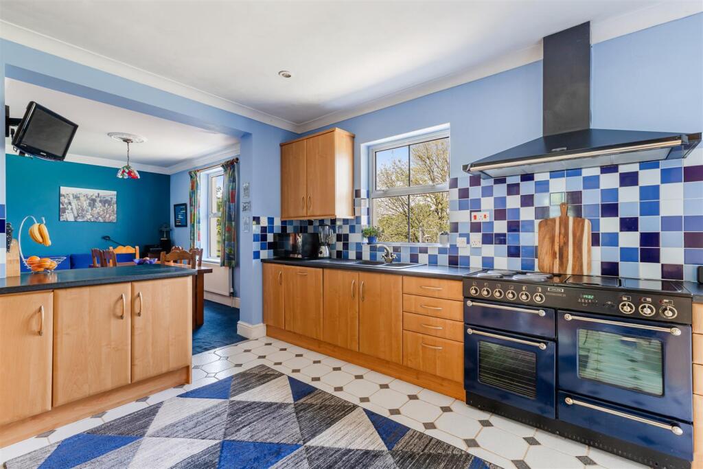 A13 - 14 Whitehill Road Newton Abbot - 250508.jpg