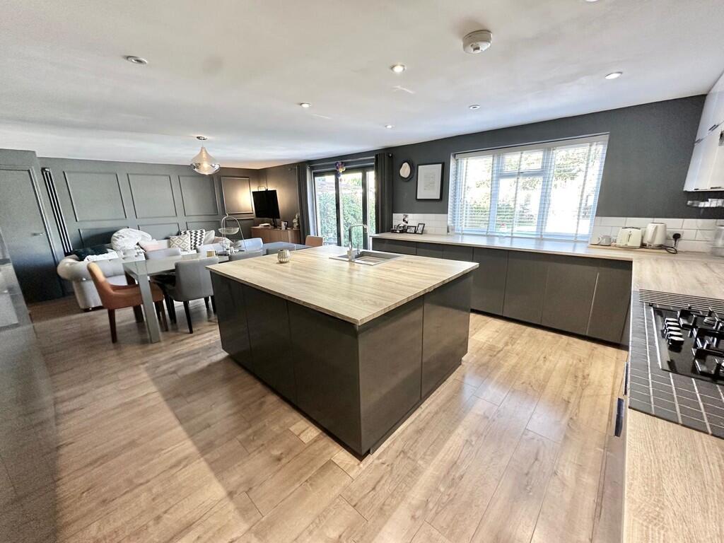 IMG-20251006-WA00...