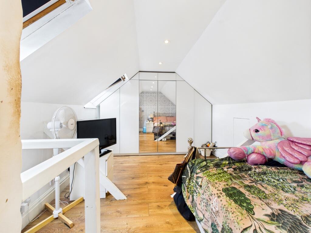 CAM05192G0-PR0116-STILL018