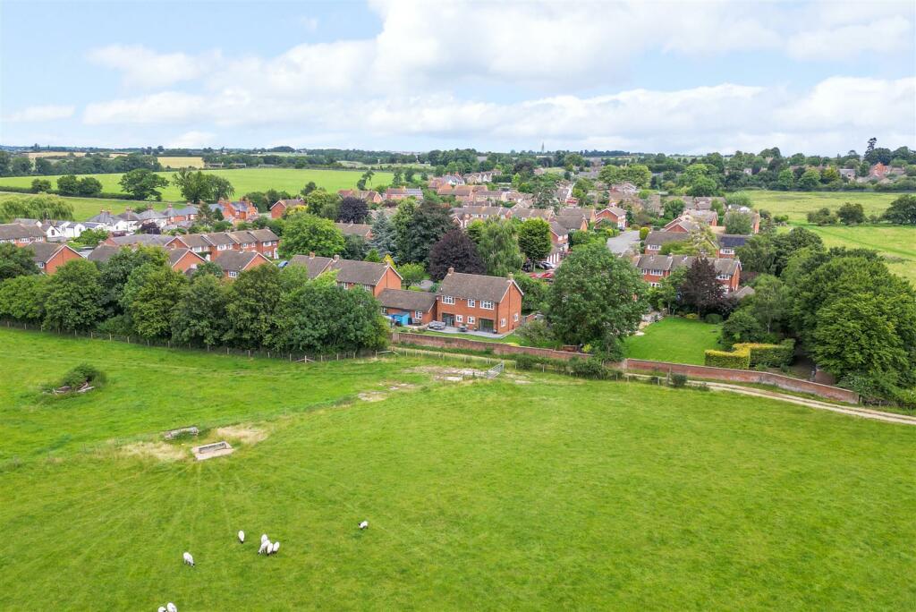 18 Shepperton Close, Castlethorpe (dr) (7).jpg