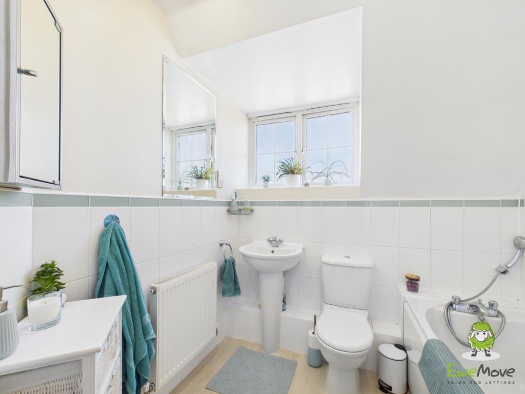 CAM03778G0-PR0210-STILL008