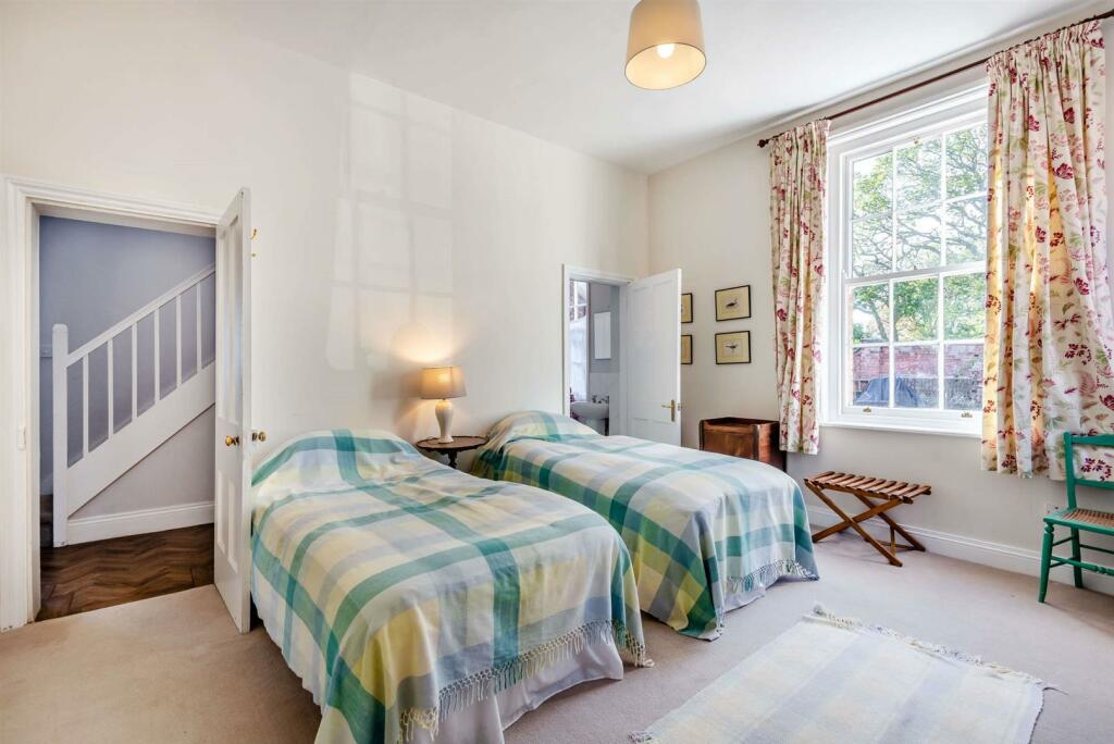 8522142-interior05v2-800.jpg