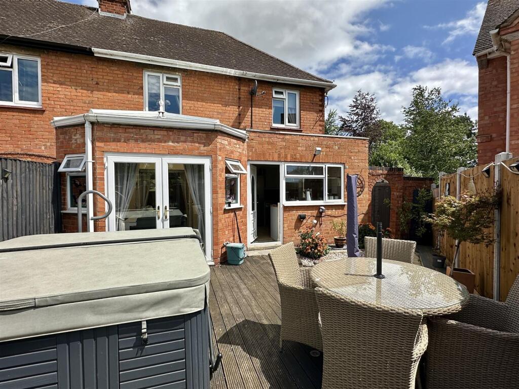 garden to house