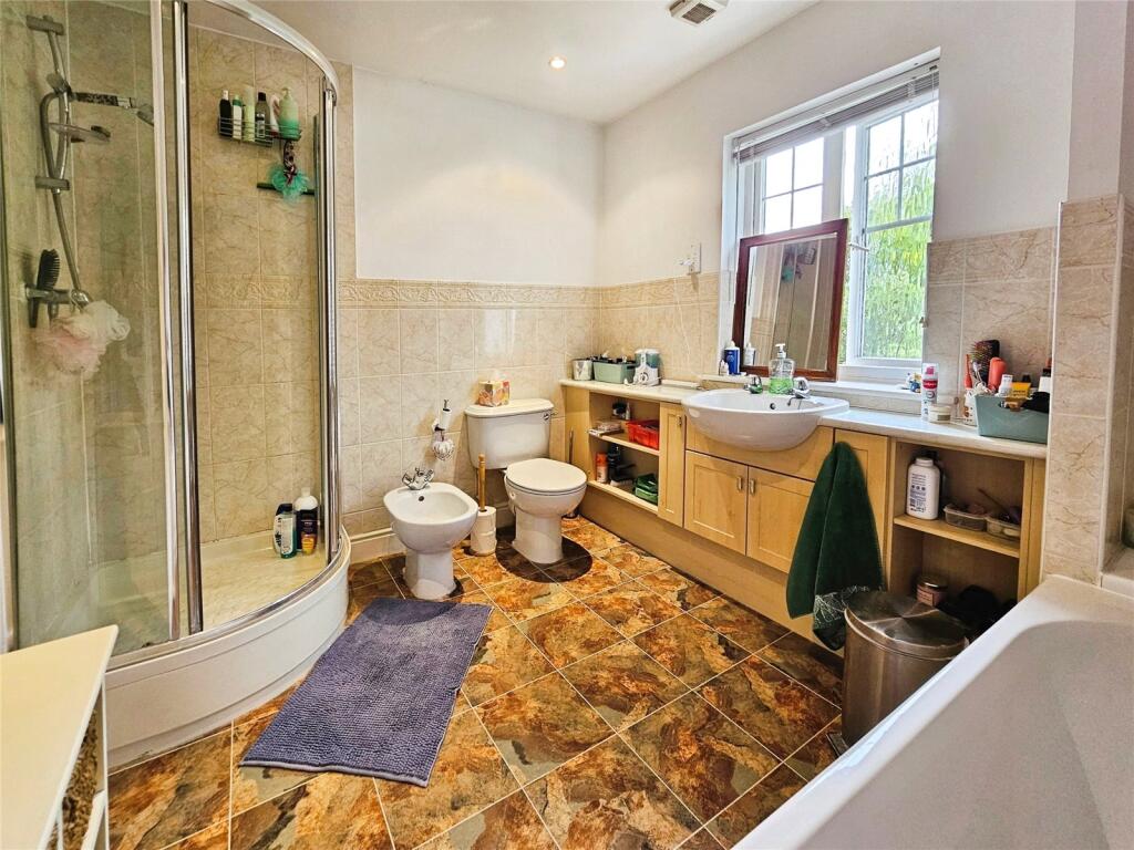 Main Ensuite