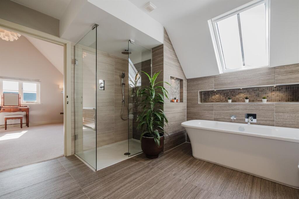En-Suite Bathroom