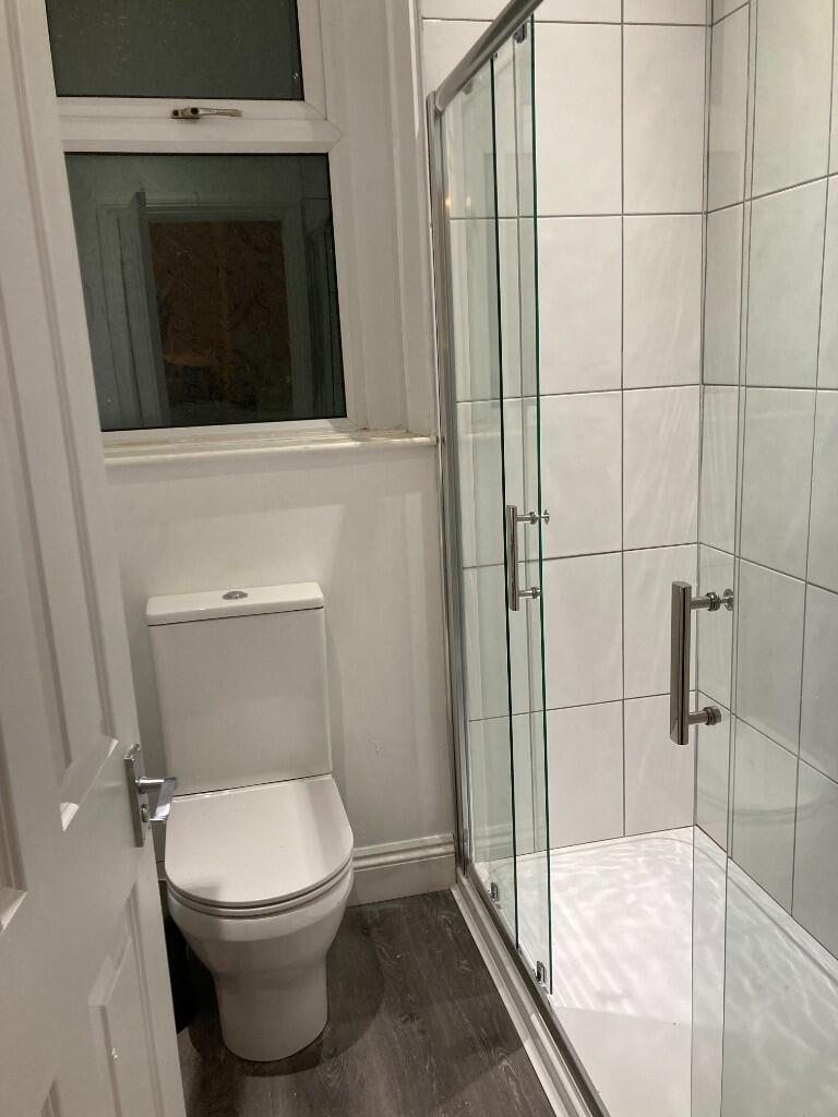Shared Bathroom w/ 1