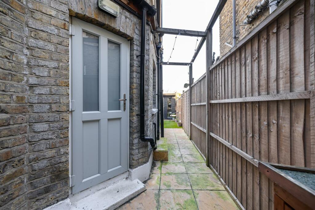 Twickenham Road E11