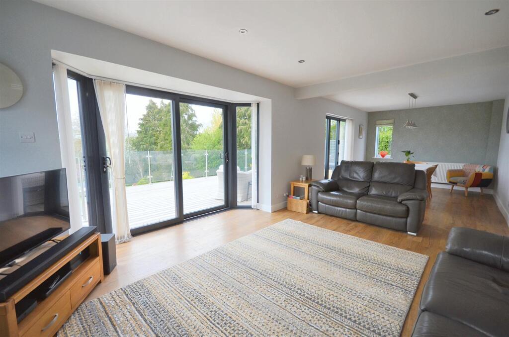 Sitting/Dining Room