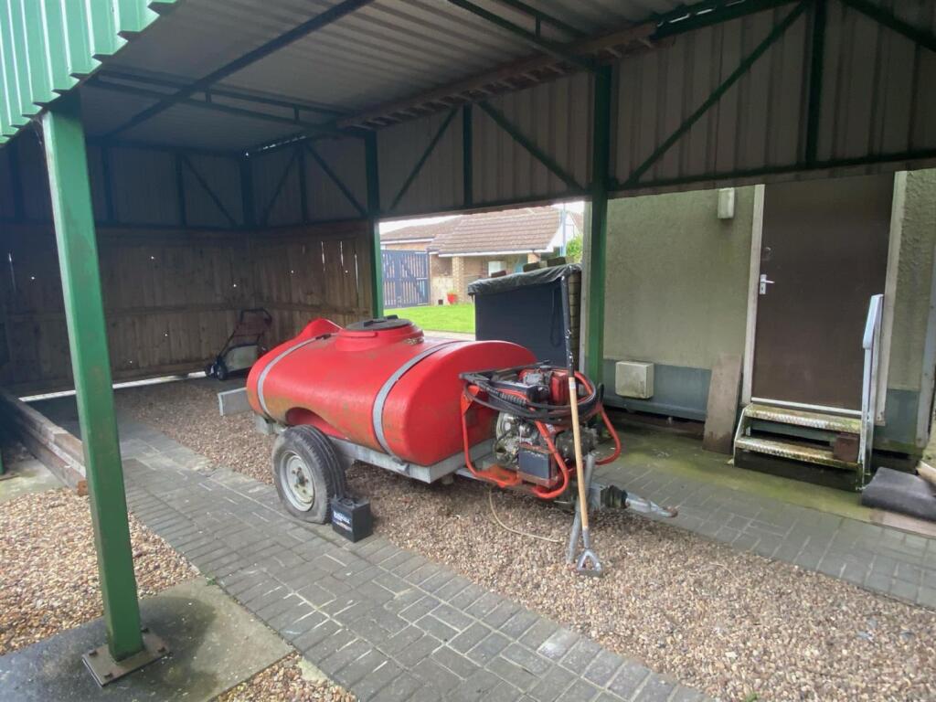 Outside building /Office/Workshop