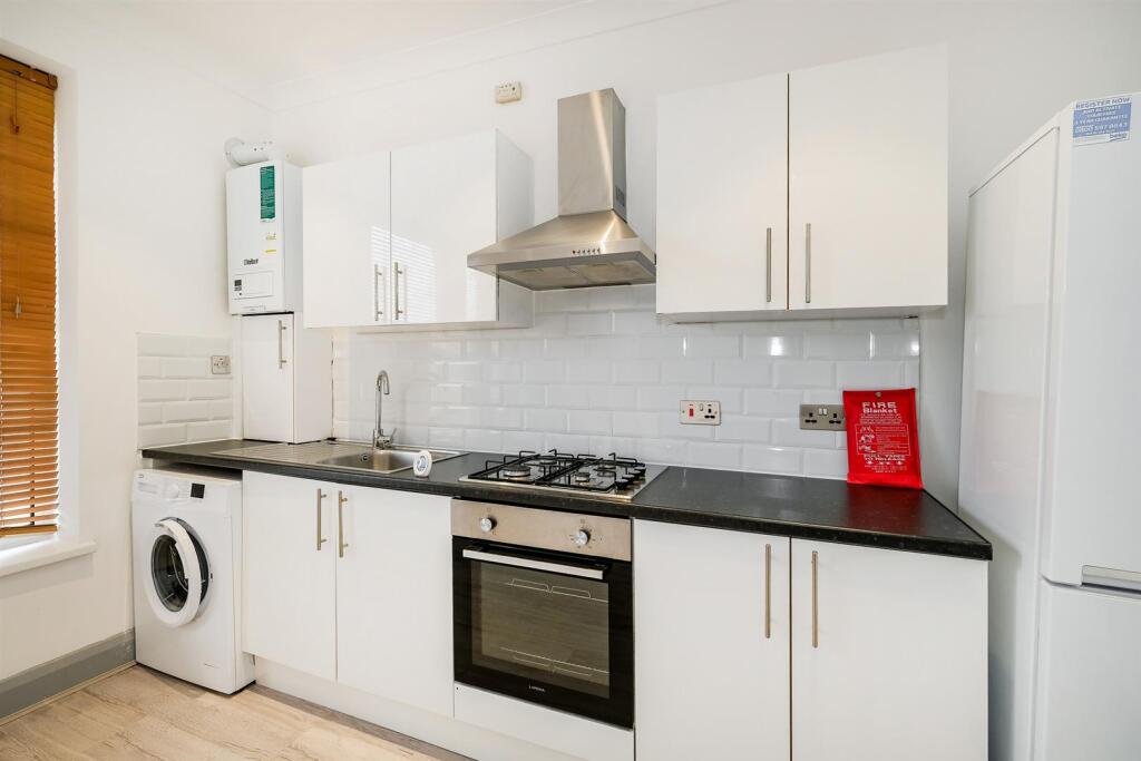 20 North Birkbeck Road - Flats 2, 3, 4-27_web.jpg