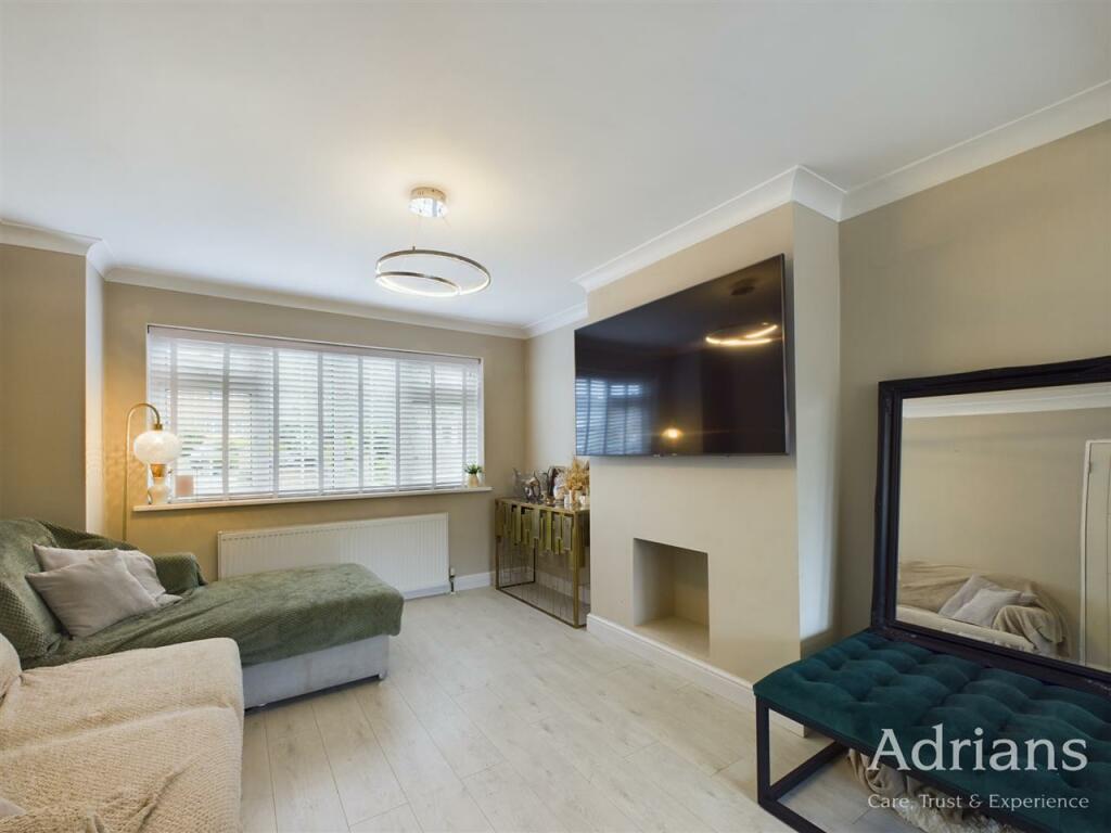 LIVING / DINING ROOM