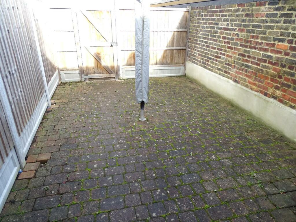 REAR COURTYARD GARDEN